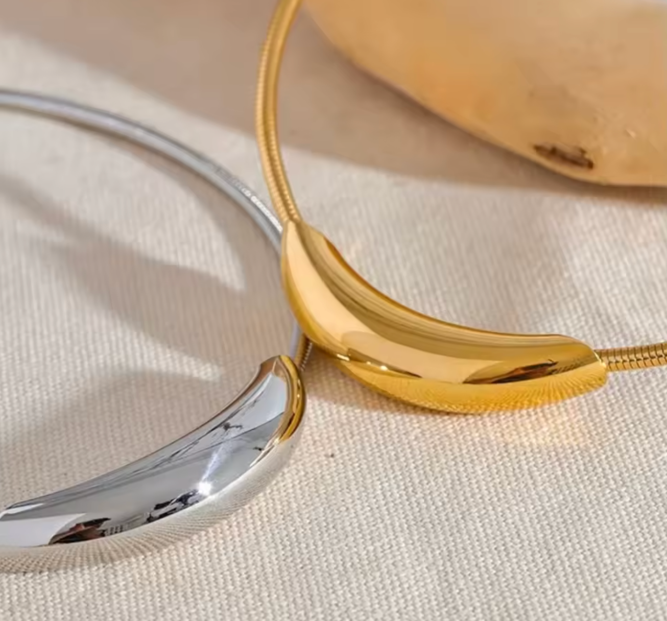 Minimalist Retro Curved Tube Snake Bone Chain Necklace