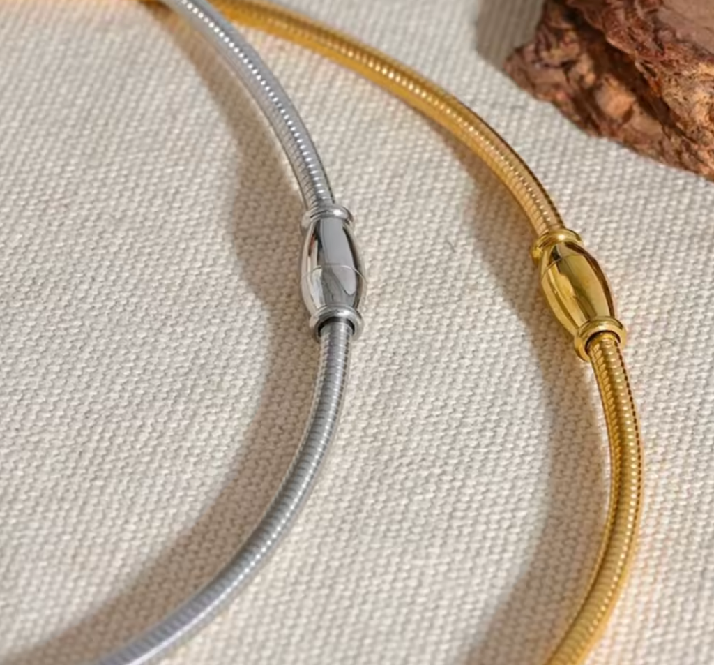 Minimalist Retro Curved Tube Snake Bone Chain Necklace