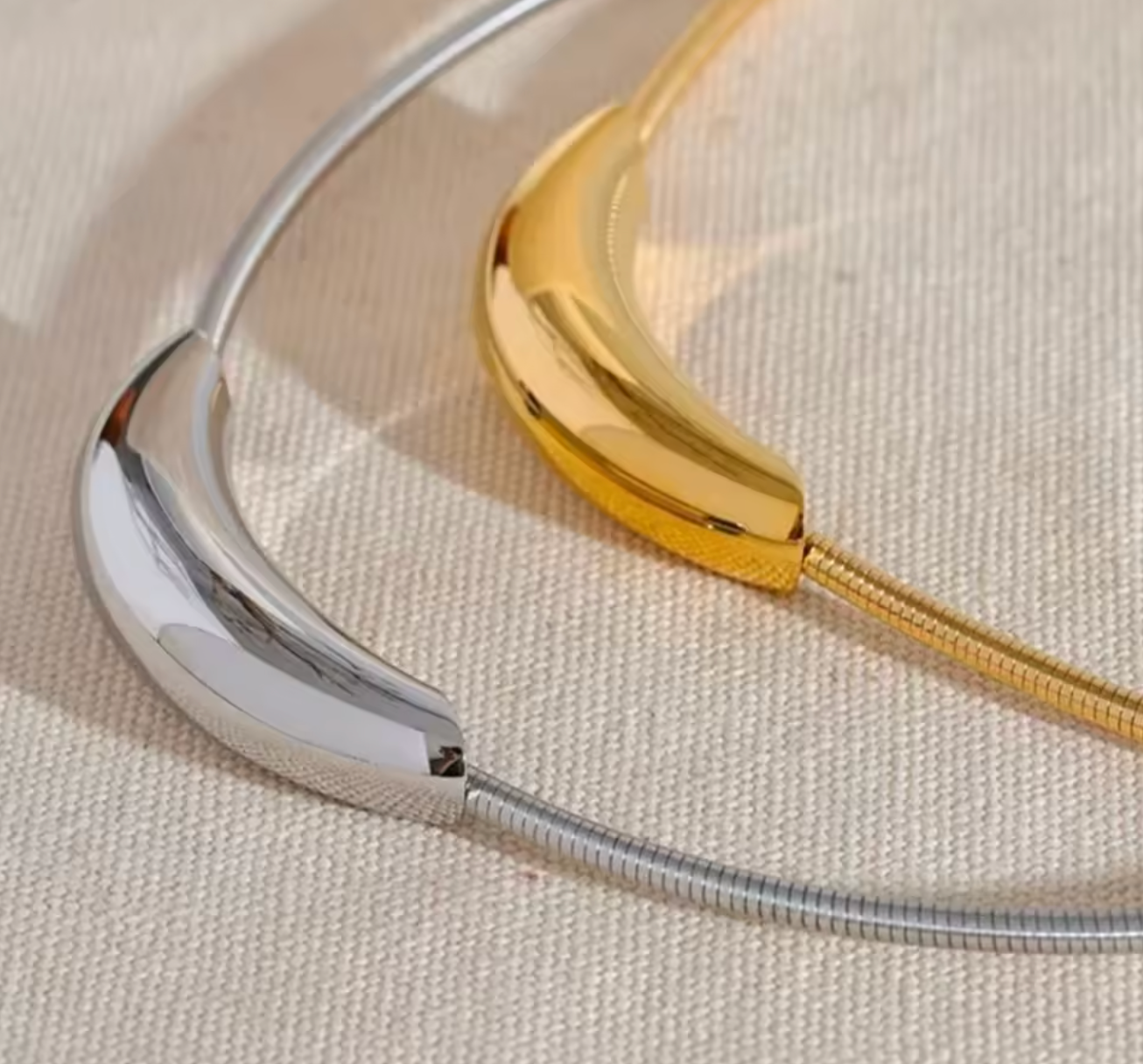 Minimalist Retro Curved Tube Snake Bone Chain Necklace