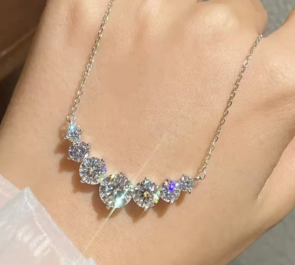 D VVS1 Smile Pendant Moissanite Necklace
