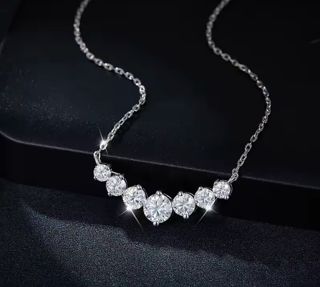 D VVS1 Smile Pendant Moissanite Necklace